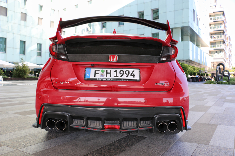 Illustration for article titled The 2015 Honda Civic Type R Is A Loud Joyride All Day Long